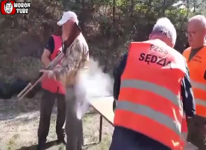 Video :Dramatic event during a shooting protest in Poland (caution - disturbing)